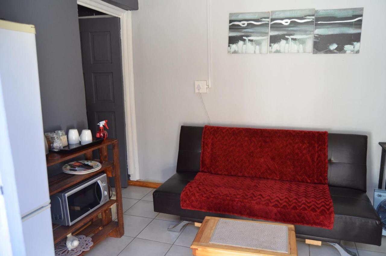 A & R Guesthouse Bloemfontein Exterior photo