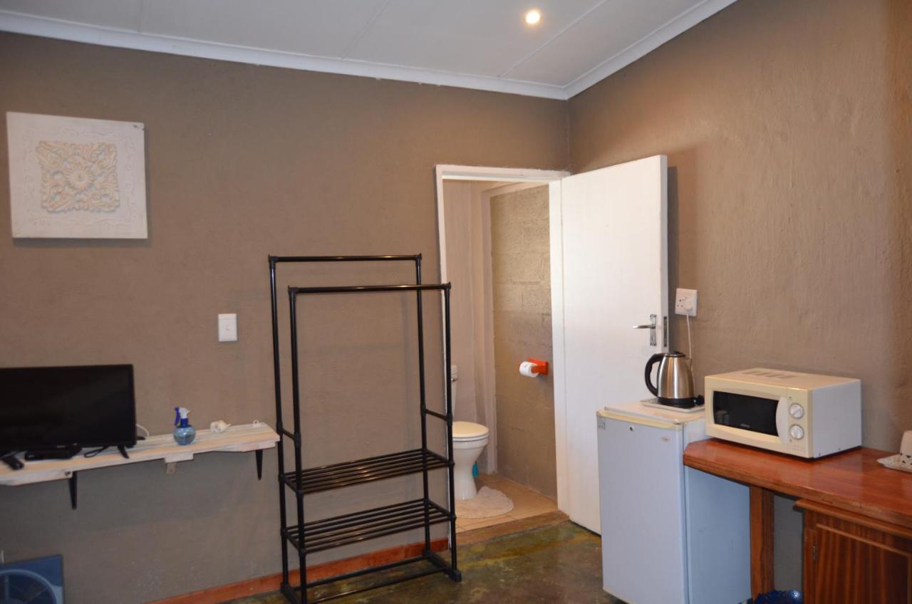 A & R Guesthouse Bloemfontein Exterior photo